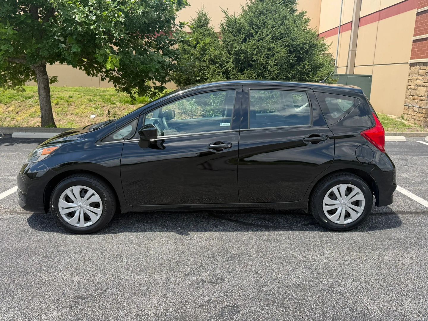nissan versa note 2017 3N1CE2CP8HL382220 image nissan versa note 2017 3N1CE2CP8HL382220 image
